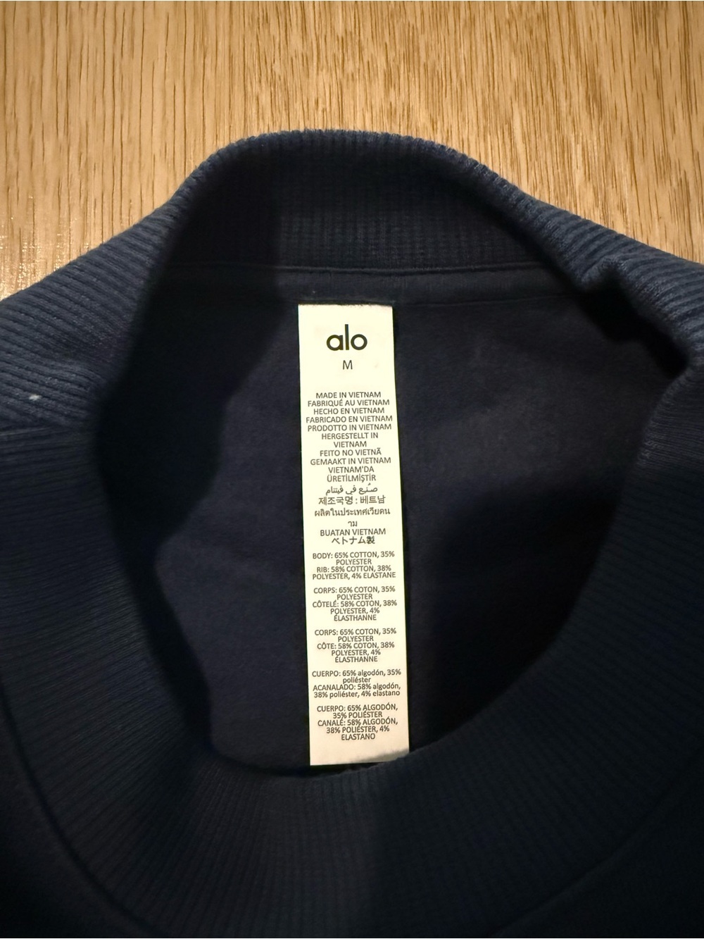ALO Yoga Navy Cropped Accolade Crewneck - Picture 3 of 6